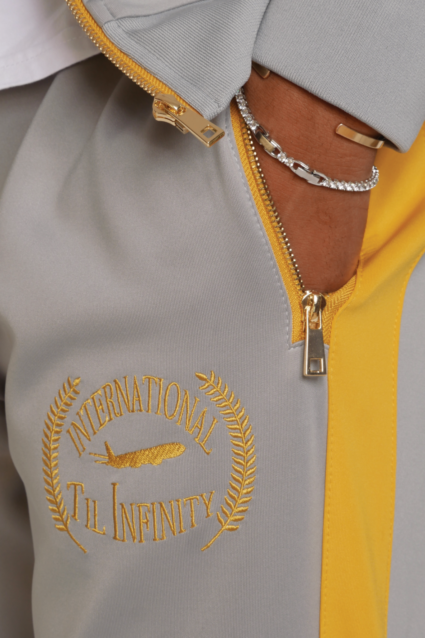 INTERNATIONAL TIL INFINITY Tracksuit Set Grey