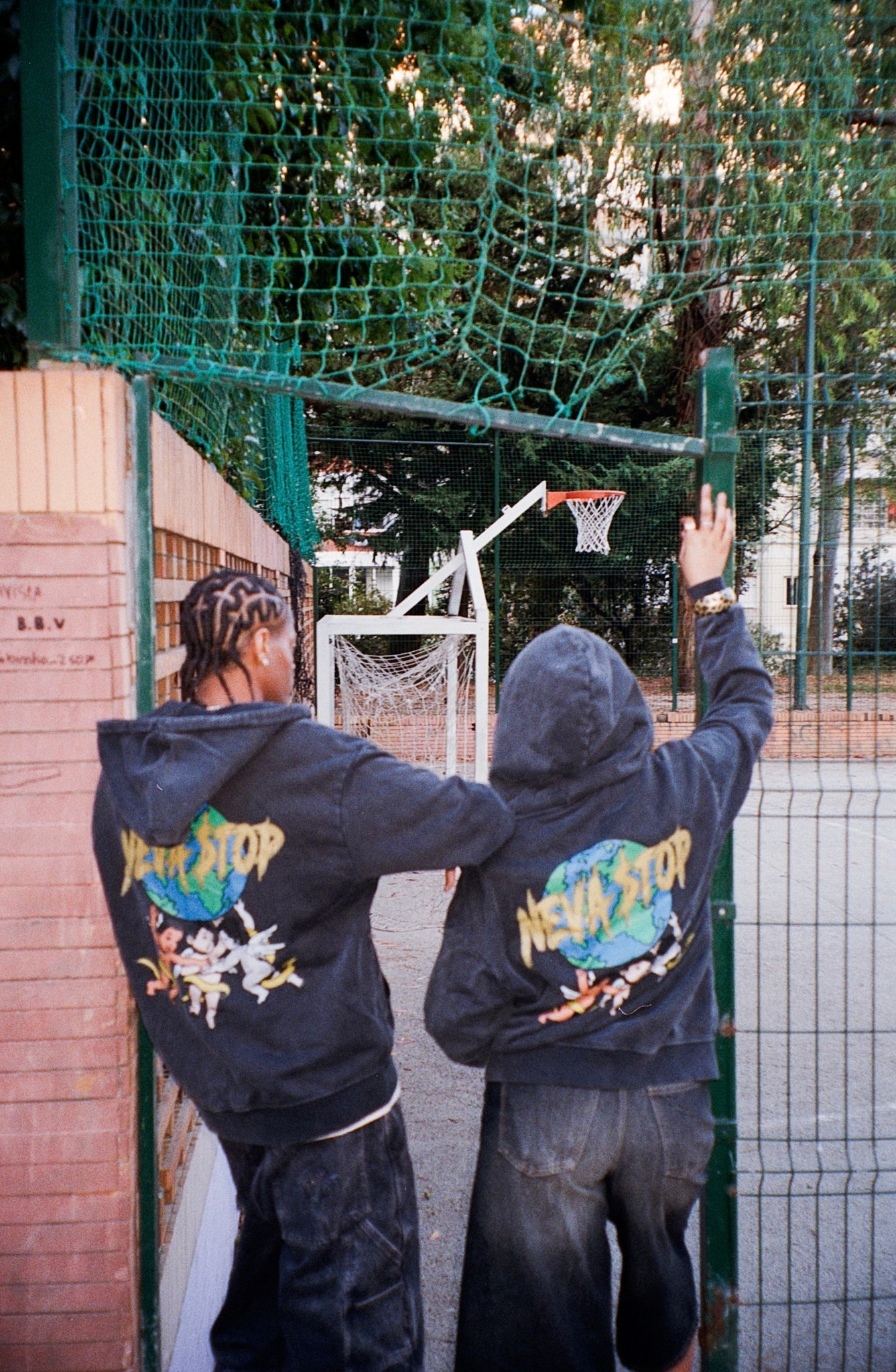 HOODIES & ZIPS